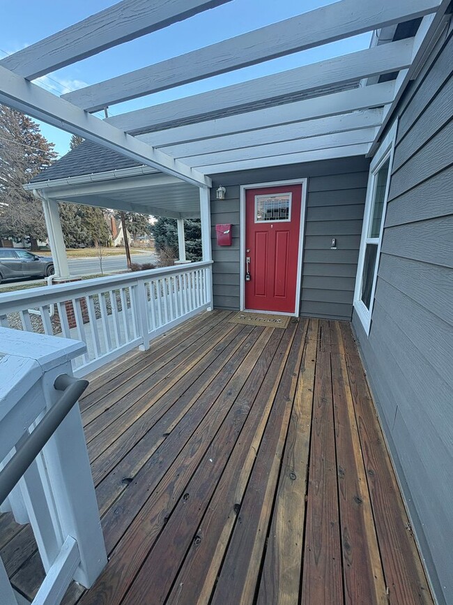 Building Photo - 4-bedroom, 2.5-bath home located on Poly.