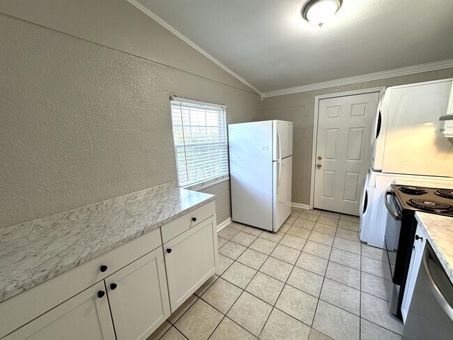 Building Photo - 2917 Mission Rd