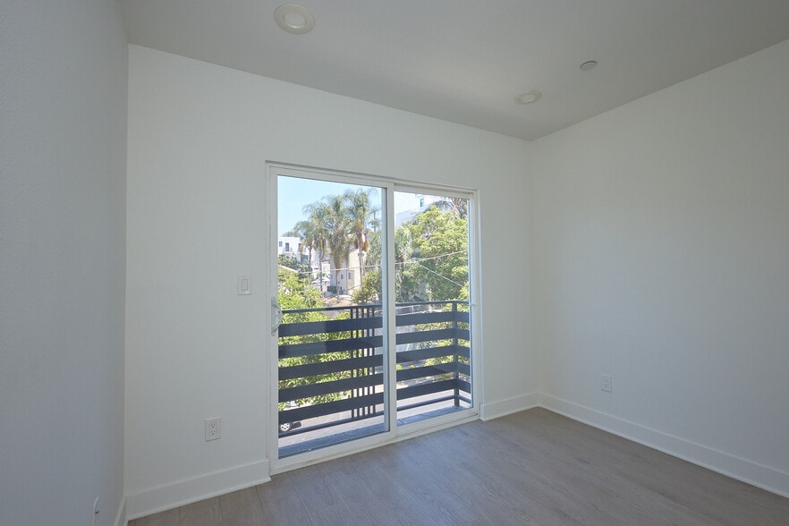 Building Photo - 125 N Mountain View Ave