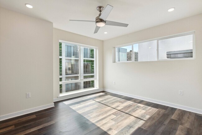 Building Photo - 1330 N 15th St