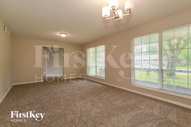 Building Photo - 1806 Alder Dr