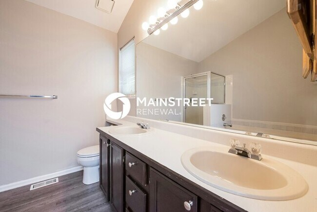 Building Photo - 4 Bedroom Pet-Friendly Home in Aurora, CO with Main Street Renewal