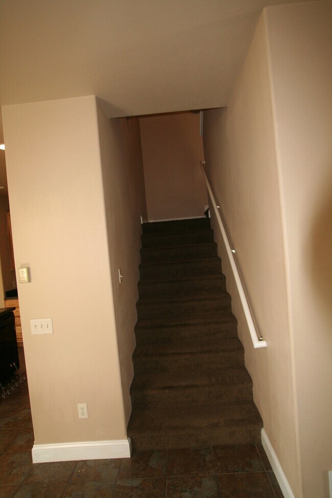 Building Photo - Matheson Way Townhouse