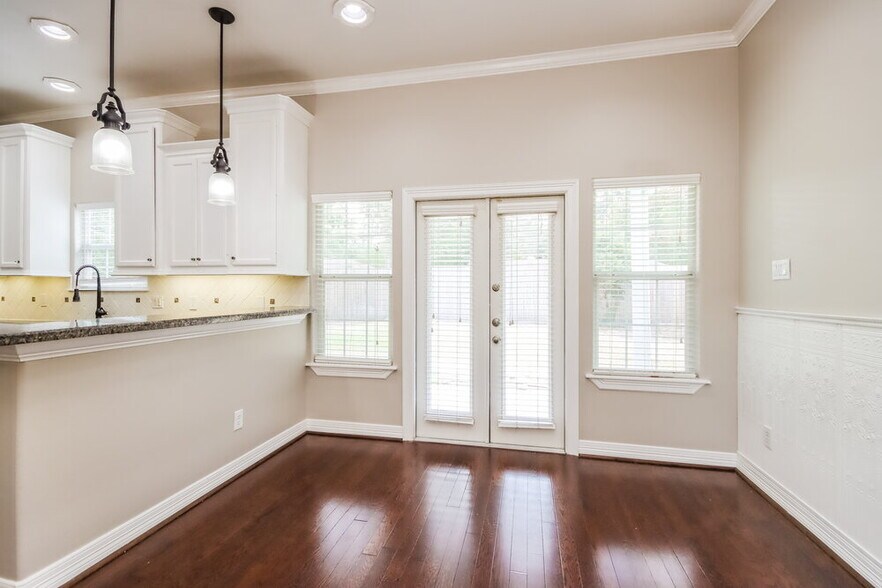 Building Photo - 409 Robinwood Dr
