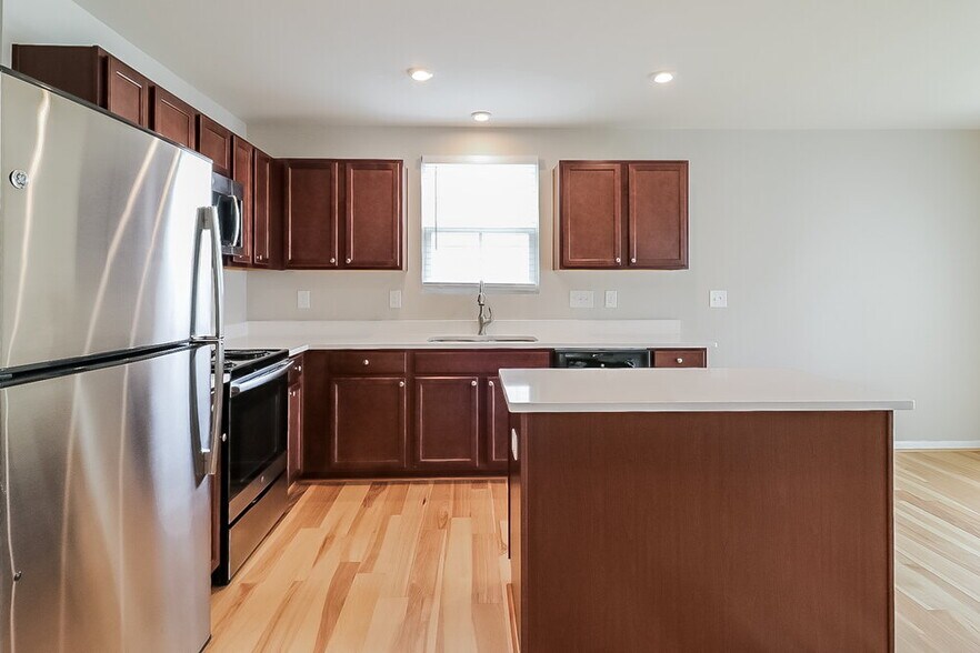 Building Photo - 864 Garrison Ave