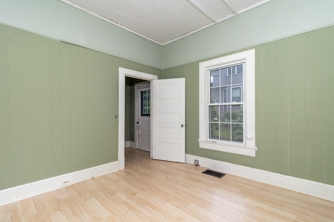 Building Photo - 3224 Garden Dr