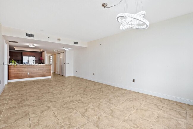 Building Photo - 2681 N Flamingo Rd