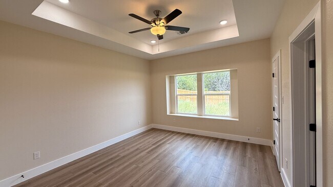 Building Photo - 2619 Creekview Dr