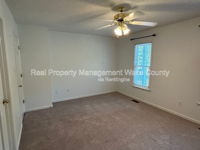 Building Photo - 1811 Kelly Glen Dr
