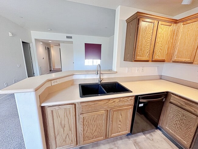 Building Photo - 1 BEDROOM DOWNSTAIRS CONDO IN GATED COMMUNITY 1 CAR GARAGE