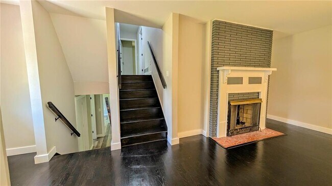 Building Photo - 3318 Hilltop Cir