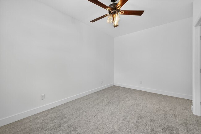 Building Photo - 714 Zoe St