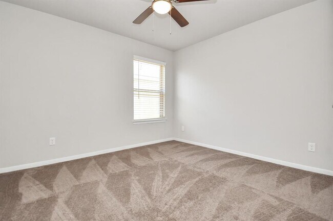 Building Photo - 7230 Victorville Dr