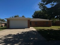 Building Photo - 3/2/2 Located of Washington and Hillside