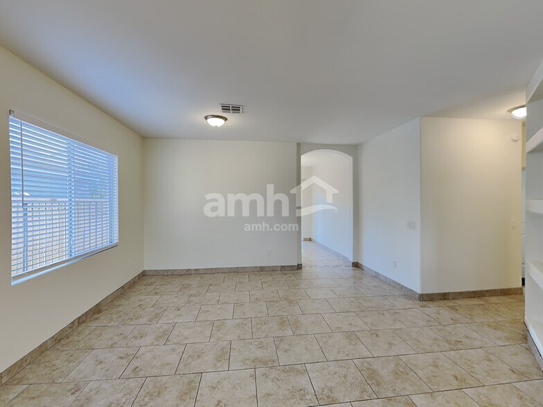 Building Photo - 2814 S Vegas