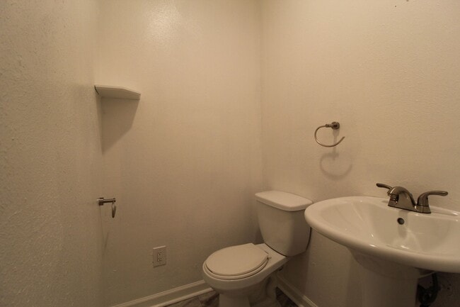 Building Photo - 3 Bedroom 2.5 Bath In Kansas City, Kansas