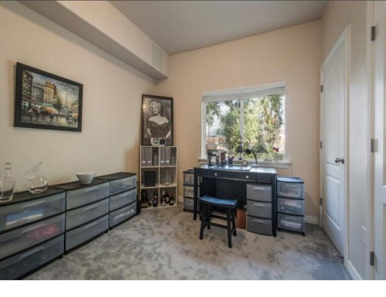 Building Photo - 1156 E St