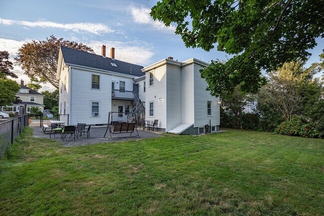 Building Photo - 10 Cushman St
