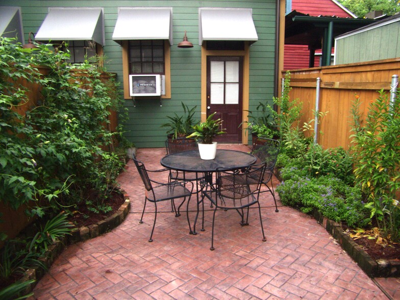 Rear Courtyard - 447 Elmira Ave