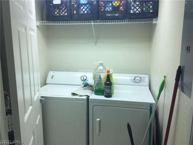 Building Photo - 8271 Key Royal Cir