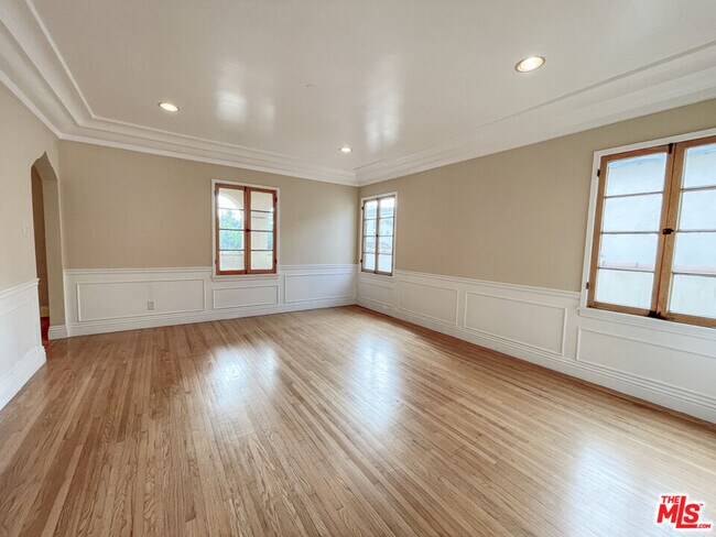 Building Photo - 219 S Hamilton Dr