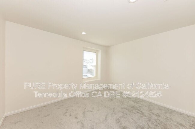 Building Photo - 26654 Dash Dr