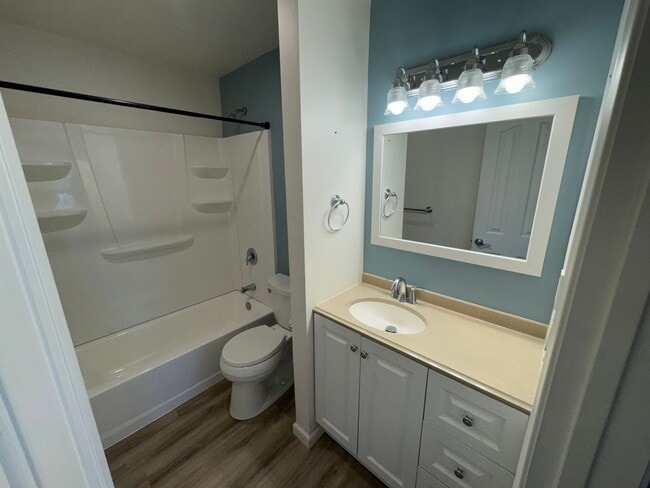 Building Photo - 3 bedroom - 2 bathroom