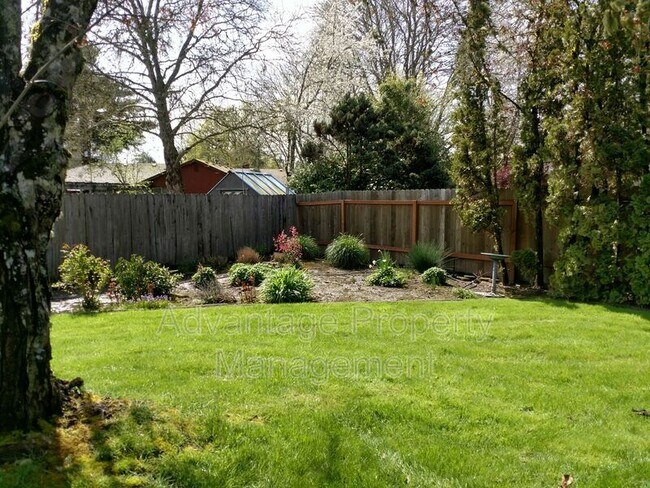 Building Photo - 2350 NW Green Cir