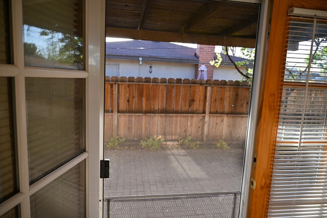 Bed 1 Patio - 881 W Rialto Ave