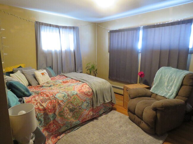 Building Photo - 1416 13th St S