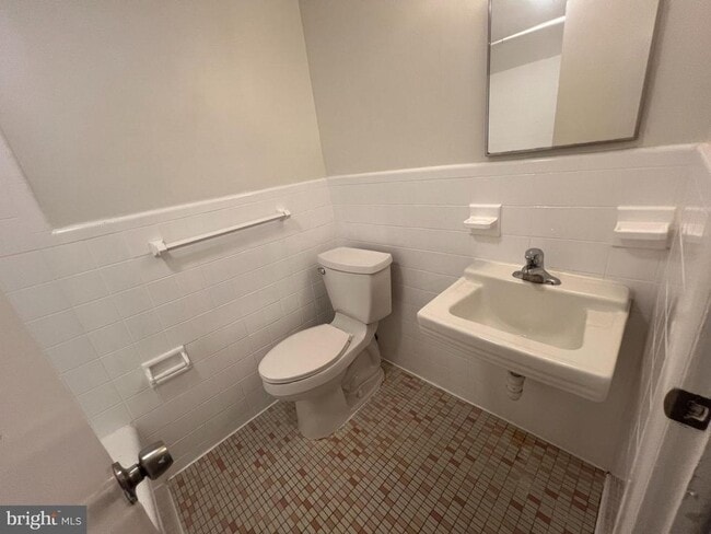 Building Photo - 4517 N Carlin Springs Rd