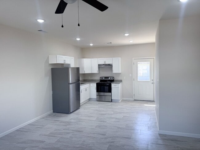 Building Photo - Renovated 3 Bedroom 2 Bath Home for Rent!!