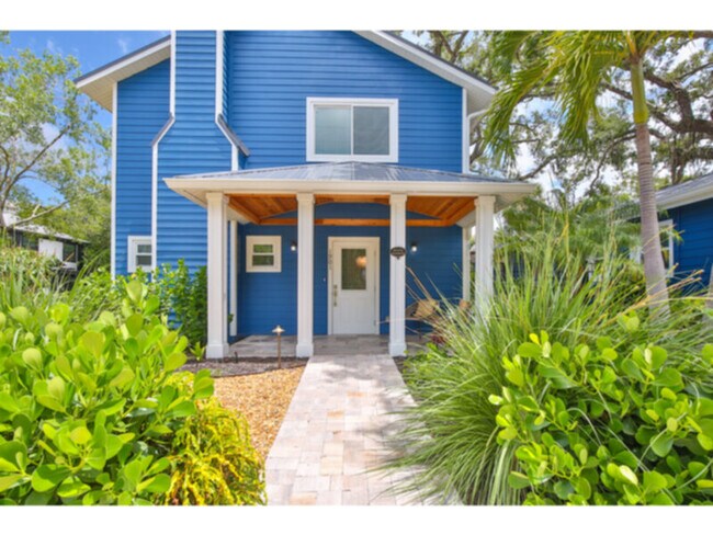 Building Photo - Completely renovated 4 bedroom cottage in Sarasota's historic district