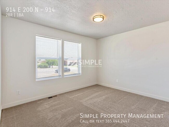 Building Photo - 914 E 200 N