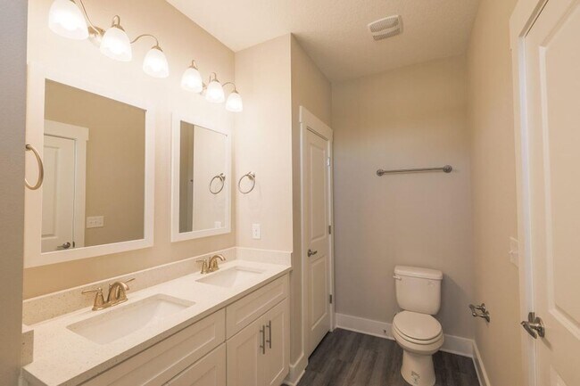 Building Photo - 328 Date Palm Ln