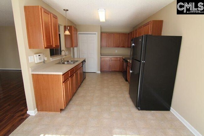 Building Photo - 5 Redbrush Ct