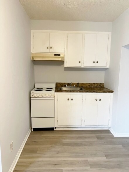 Kitchen - 4553 W 116th St