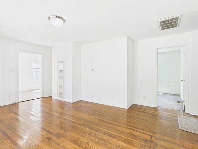 Building Photo - 622 Fayette Ave