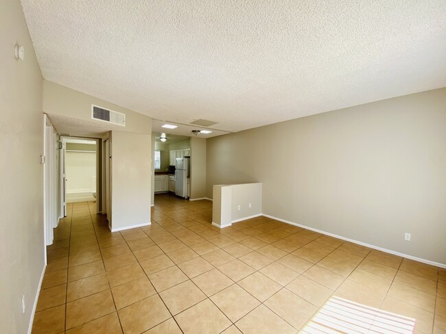 Building Photo - Huge Adobe 2 Bed/1Bath Adobe Townhome in C...