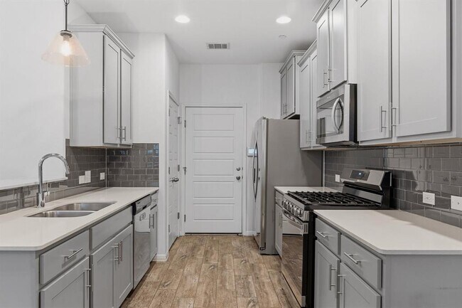 Building Photo - 11807 Frenchie Ln