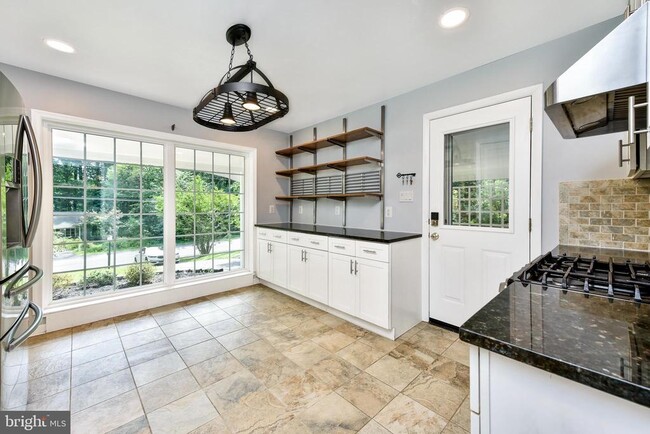 Building Photo - 5012 Dodson Dr