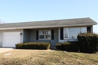 Building Photo - Nice 2 Bedroom Duplex Available in Jefferson Township / Middlebury School District