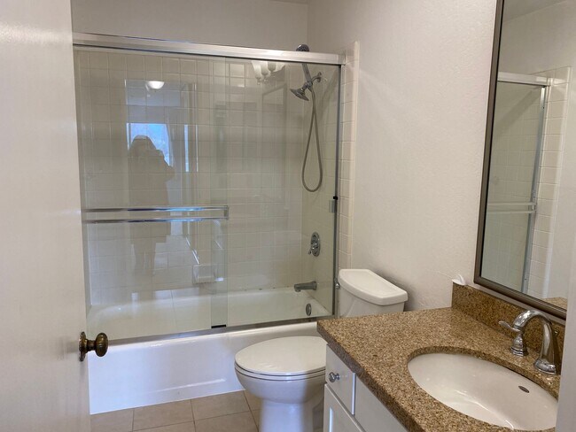 Building Photo - EPIC REA: Condo w/Parking & Community Pool close to BART & schools