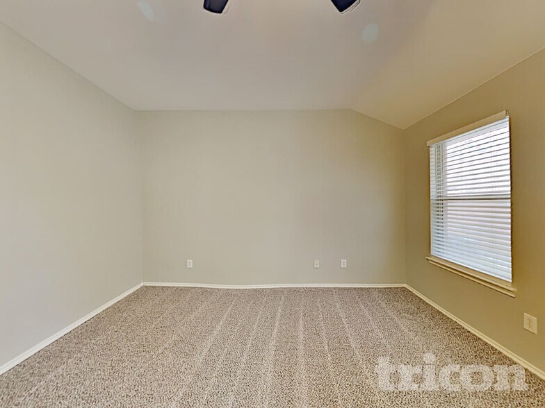 Building Photo - 626 Chapman Dr