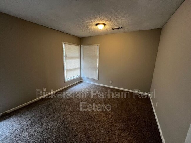 Building Photo - 1077 Dunbar Ave