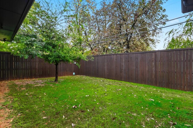 Building Photo - 3714 Highgrove Dr