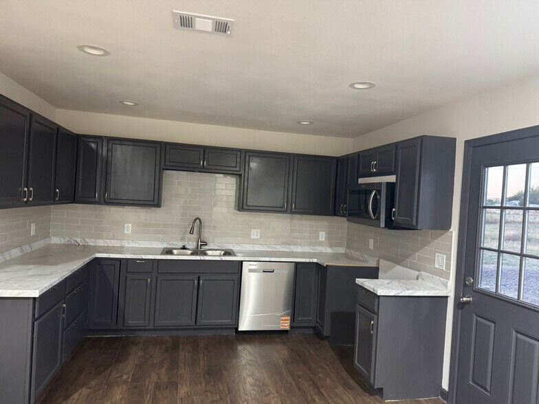 Building Photo - 6474 Rock Ridge Dr