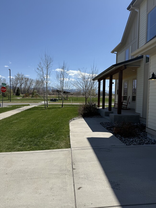 Building Photo - 1393 Advance Dr