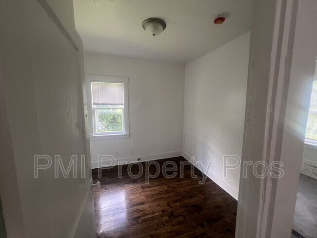 Building Photo - 3138 N 11th St