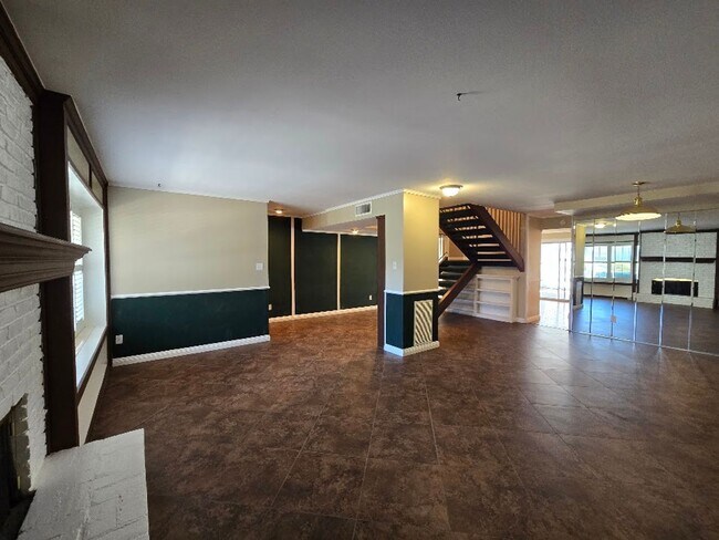 Building Photo - 3030 El Camino Ave